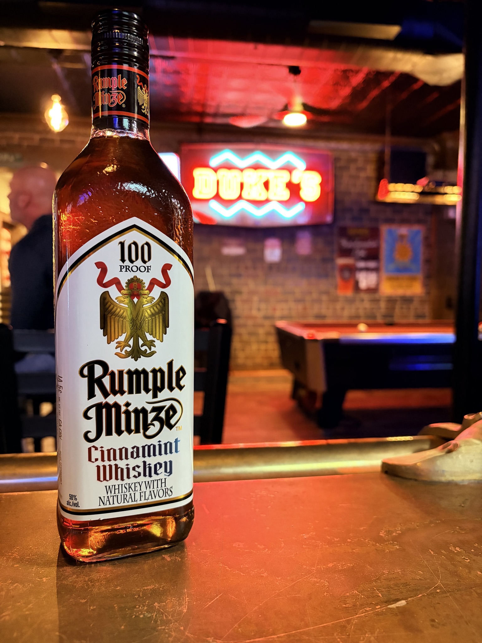 Bar atmosphere at Duke's